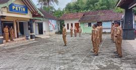 Lurah dan Pamong Kalurahan Petir Awali Kegiatan dengan Apel Pagi