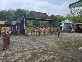 Apel Senin Pagi Lurah dan Pamong Petir  