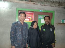 Penempelan Stiker Warga Miskin Penerima Bansos Padukuhan Siyono B