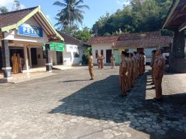 Apel  Lurah dan Pamong Awali Senin Pagi Cerah di Penghujung bulan Maret 