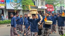 Lurah dan Pamong Kalurahan Petir Ikuti Kirab Mangayubagya 80Tahun Yuswa Dalem Sri Sultan HB X