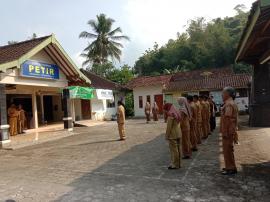 Apel Senin Pagi Lurah dan Pamong Kalurahan Petir