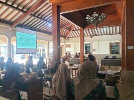 KADER KALURAHAN SEHAT IKUTI PENYULUHAN KESEHATAN DARI PUSKESMAS