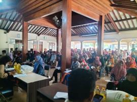Ratusan Keluarga Miskin di Petir terima Penyaluran Bantuan Cadangan Pangan Pemerintah (CPP)
